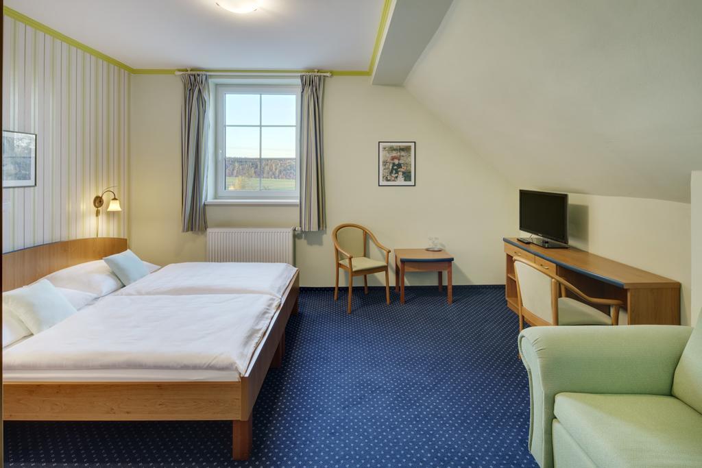 Hotel Kolonie Krivoklat Exterior photo